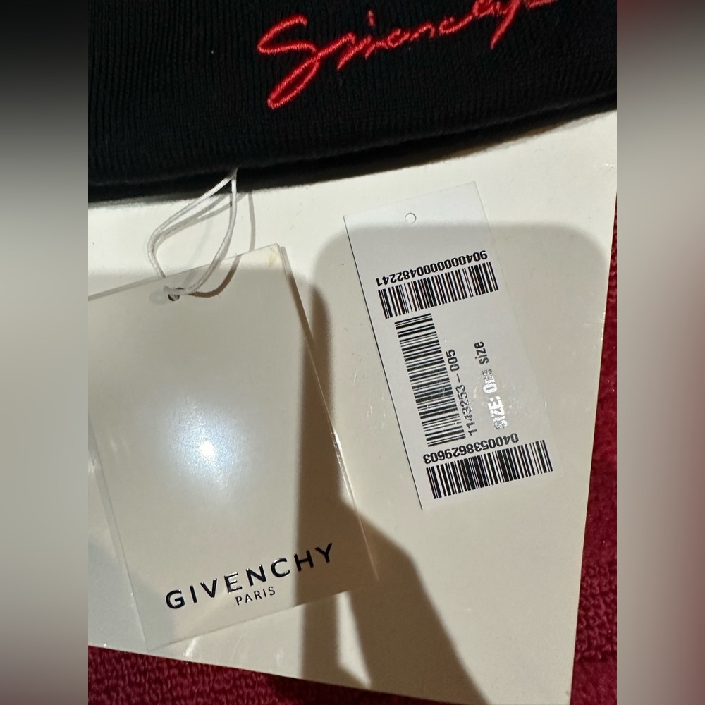 GIVENCHY UNISEX SCRIPT LOGO WOOL BEANIE BLACK RED - Picture 7 of 11